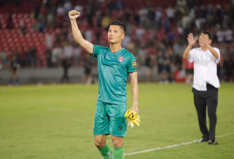 Top 10 thủ môn cao nhất V-League 2023/24, có người cao 1m92