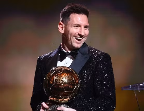 Trong lễ trao giải tại Paris tối 29/11/2021, Messi giành Quả bóng Vàng thứ bảy trong sự nghiệp. Hành trình lập kỷ lục 8 lần đoạt Quả bóng Vàng của Messi