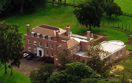 Dàn siêu xe ‘khủng’ và biệt thự triệu đô của Beckham