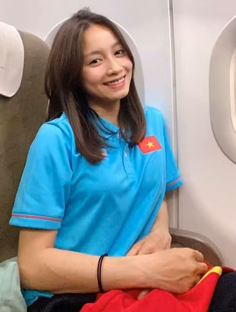 Vẻ nhí nhảnh, đáng yêu của ‘hoa khôi’ tuyển nữ Việt Nam