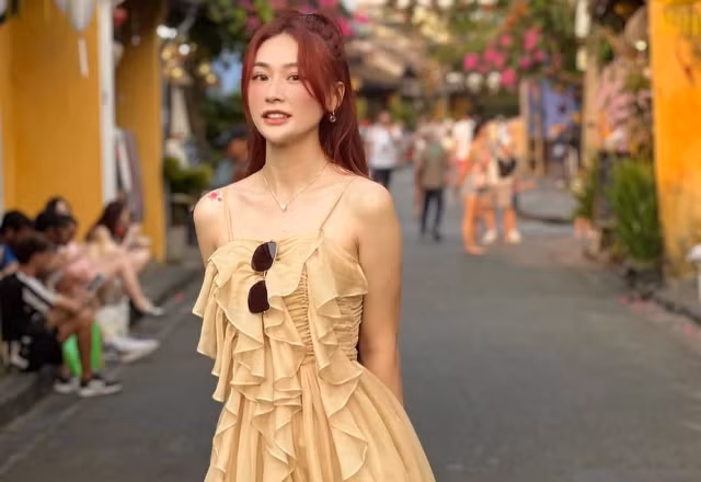 Ảnh cực 'nóng' của bạn gái tin đồn tiền vệ Vũ Văn Thanh 