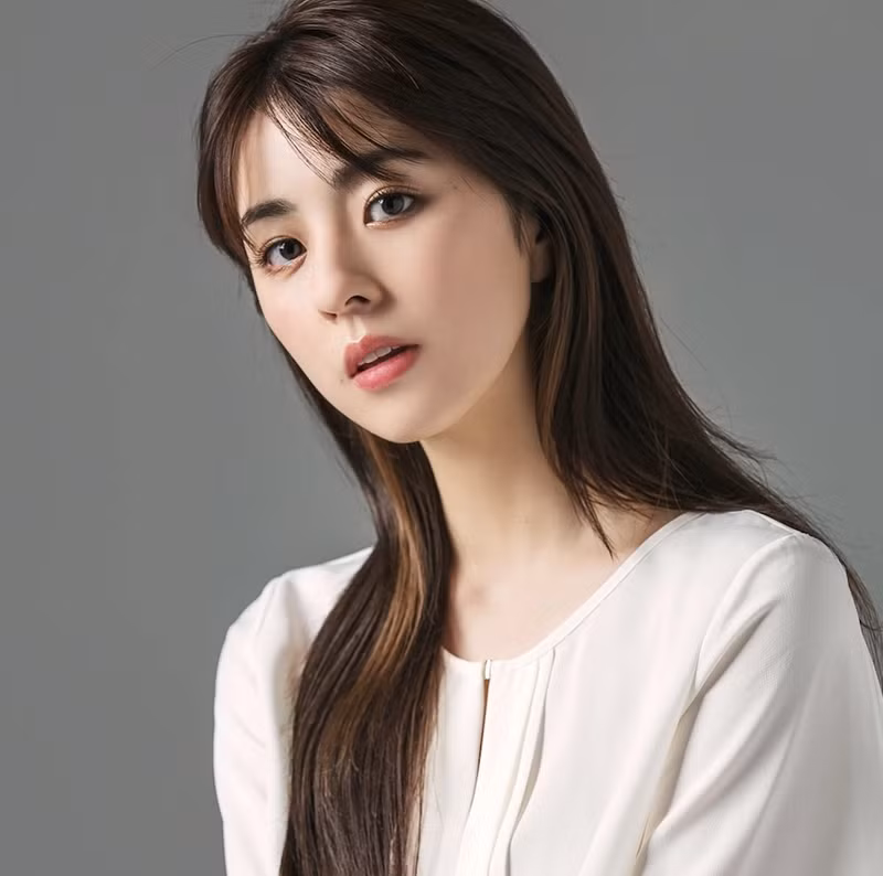 Gương mặt thiên thần khiến fan mê mẩn của Yurina. Mê mẩn gương mặt thiên thần nhưng 3 vòng cực nóng của bạn gái sao AS Monaco