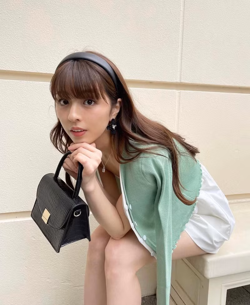 Yurina được ví như nàng thơ Nhật Bản. Mê mẩn gương mặt thiên thần nhưng 3 vòng cực nóng của bạn gái sao AS Monaco