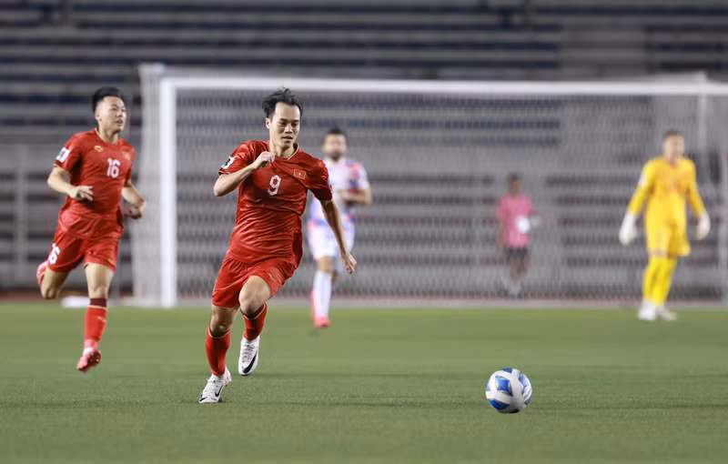 Màn chạm trán nảy lửa giữa Việt Nam và Iraq được phát sóng trực tiếp trên FPT Play, kênh YouTube VFF Channel và VTV5. Các chuyên gia nhận định trận Việt Nam – Iraq