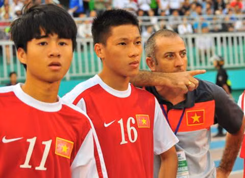 Thanh Hậu nổi tiếng cùng thời với Xuân Trường, Công Phượng, Đông Triều,... Loạt ảnh hạnh phúc của vợ chồng cựu 'thần đồng' Phan Thanh Hậu