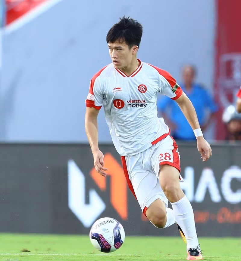 Top những cầu thủ có chiều cao ‘khủng’ của bóng đá Việt Nam