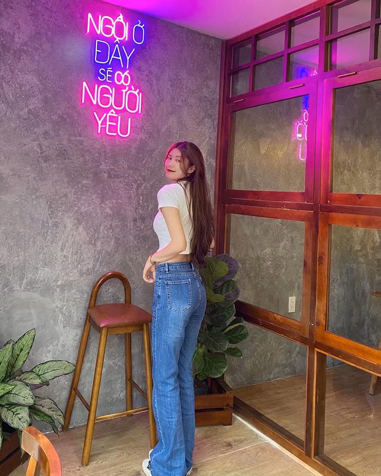 Như Tuyền sở hữu vóc dáng vạn người mê. Vóc dáng đẹp từng centimet của cựu tuyển thủ nữ U19 Việt Nam