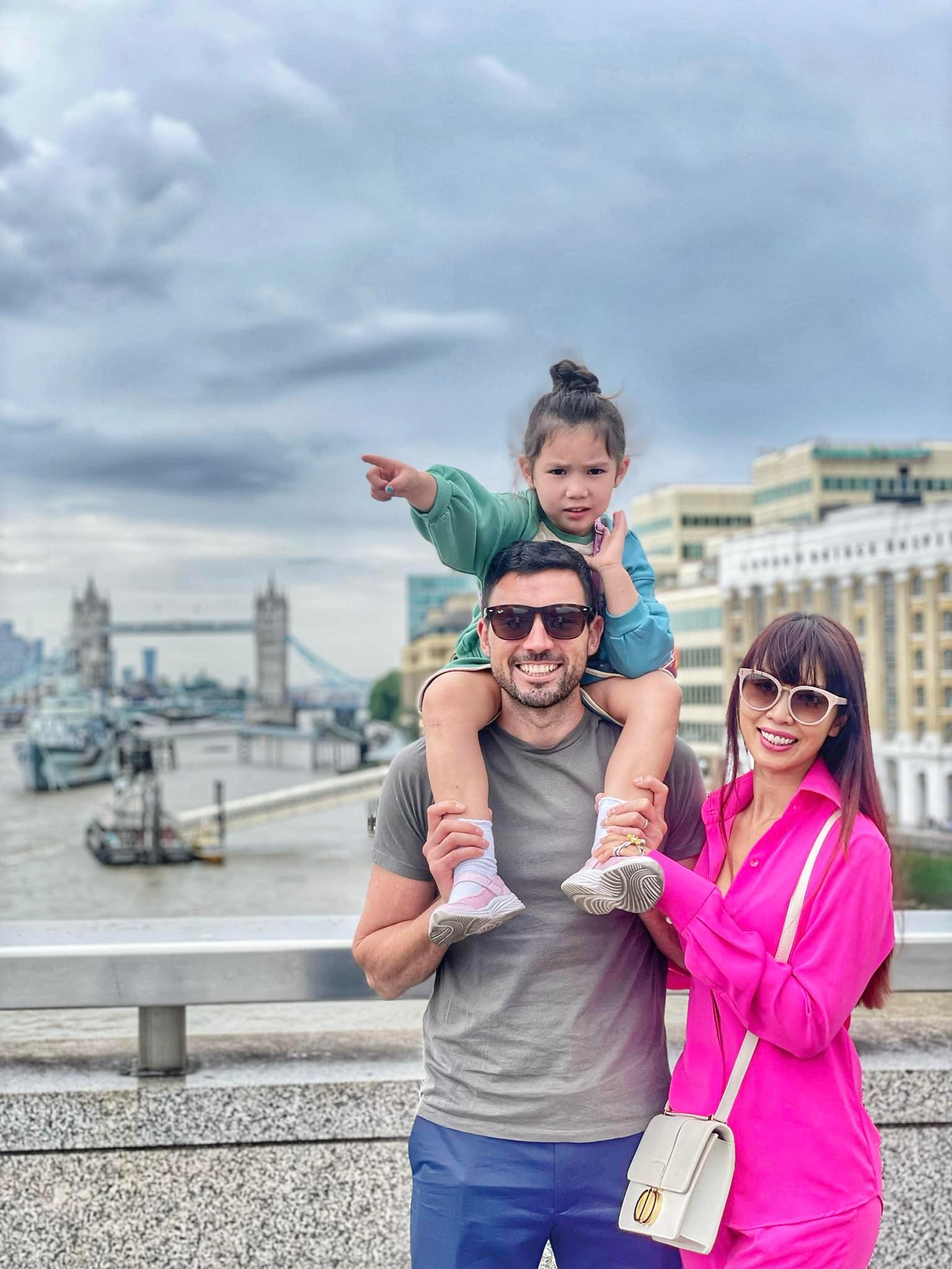 Hà Anh cho rằng tập được bụng 6 múi không phải chuyện dễ. Hà Anh cho rằng tập được bụng 6 múi không phải chuyện dễ.