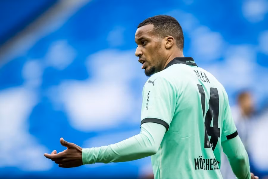 9. Alassane Plea (Borussia Mönchengladbach) 5 bàn thắng, 3 kiến tạo.