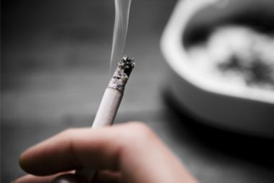 Công dụng kỳ lạ của hạt tiêu ảnh 3 Cai thuốc lá: Nghiên cứu cho thấy khi người hút thuốc lá ngửi mùi dầu tiêu đen, họ sẽ bớt cảm thấy thèm thuốc hơn. Nếu bạn đang cố gắng cai thuốc lá, hãy nhỏ một giọt dầu tiêu đen lên bông gòn và ngửi mỗi khi bạn cảm thấy thèm thuốc.