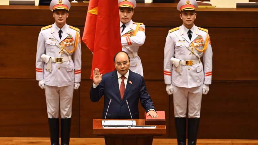 Lãnh đạo các nước điện đàm và gửi điện chúc mừng Chủ tịch nước và Thủ tướng Chính phủ ảnh 1 Chủ tịch nước Nguyễn Xuân Phúc tuyên thệ trước Quốc hội.