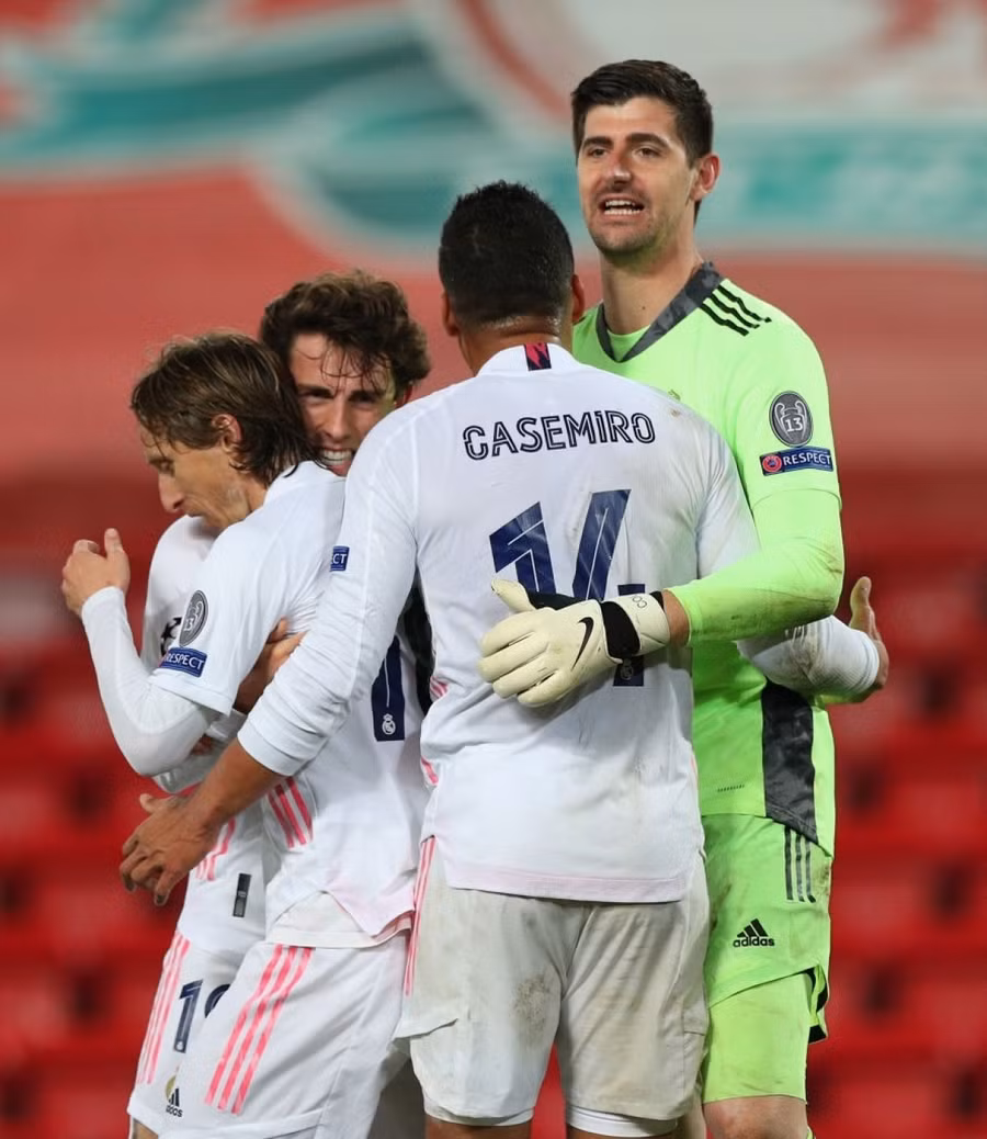 Các cầu thủ Real Madrid ăn mừng tấm vé vào bán kết (Ảnh: Getty).