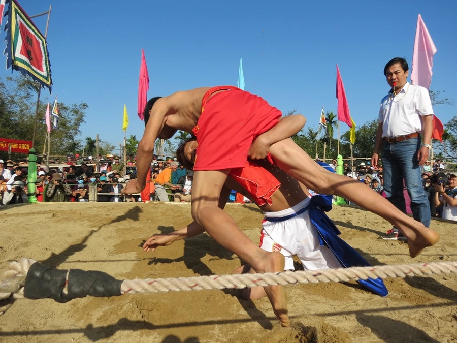 Hội vật làng Sình xã Phú Mậu có truyền thống hơn 400 năm nay