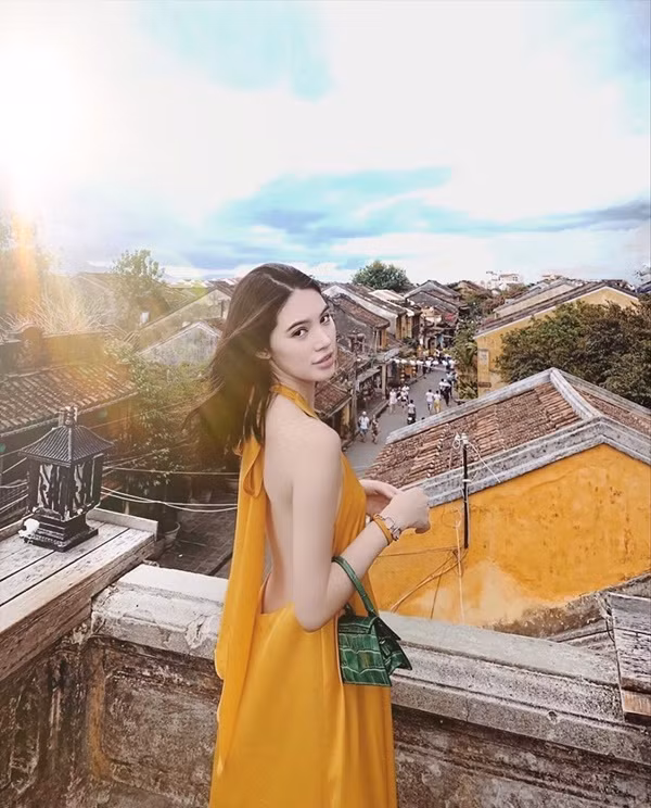 Jolie Nguyễn thường xuyên xuất hiện với hình ảnh sang chảnh.