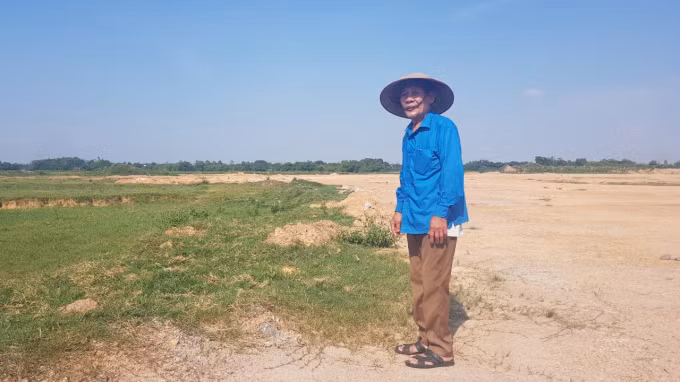 Đã quá thời hạn hoàn thành hơn một năm so với kế hoạch, dự án của Tập đoàn DOJI vẫn còn là bãi hoang. Ảnh: LAT.