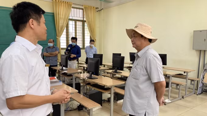 Bộ trưởng Lê Minh Hoan: Mỗi thầy cô cần tìm kiếm, so sánh giữa cái cũ và cái mới, đào sâu thêm nội dung bài giảng, tự đặt câu hỏi 