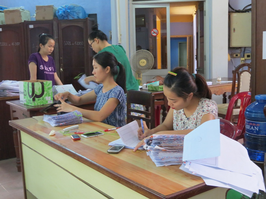 Cán bộ Ban khảo thí ĐH Huế vẫn làm việc với tinh thần trách nhiệm cao