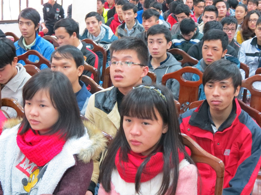 Đông đảo sinh viên ngành CNTT đến tham dự hội thảo để tìm hiểu cơ hội nghề nghiệp trong tương lai