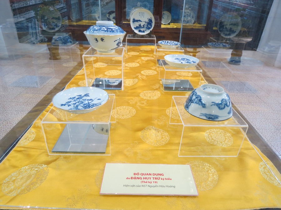 Đồ Quan dụng do Đặng Huy Trứ ký kiểu thế kỷ XIX, hiện vật của nhà sưu tập Nguyễn Hữu Hoàng