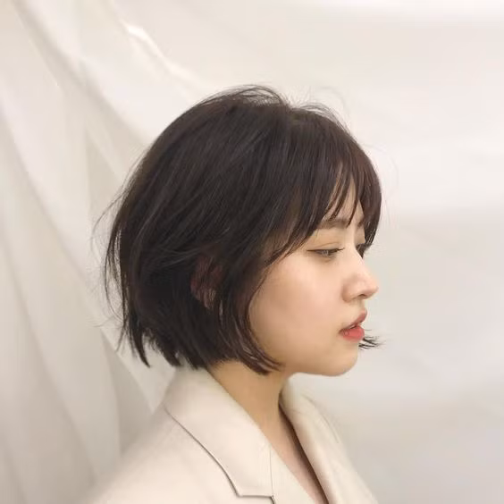 Kiểu tóc này sẽ che đến tối đa khuyết điểm phần xương quai hàm vuông của bạn