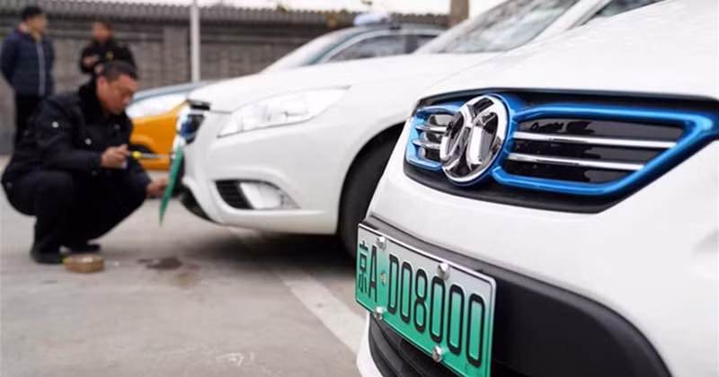 Không ít người dân Trung Quốc đã kết hôn giả để có được biển số xe Bắc Kinh