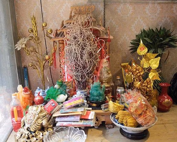 Bàn thờ là thứ linh thiêng không nên dùng lại đồ cũ