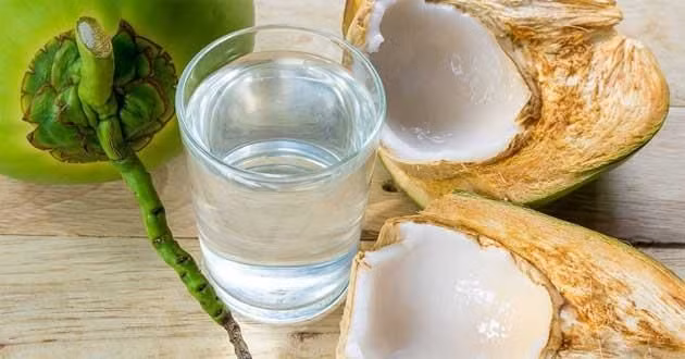 5-thoi-diem-ba-bau-khong-nen-uong-nuoc-dua-01