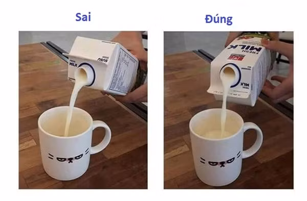 Khi rót sữa hay các loại nước trái cây ra cốc, chúng ta thường nghiêng hộp theo hướng gần nắp bật, tuy nhiên các đúng là bạn phải xoay nó ngược trở lại. Hãy thử đi, sữa sẽ không bị đổ ộc hay rớt ra ngoài.