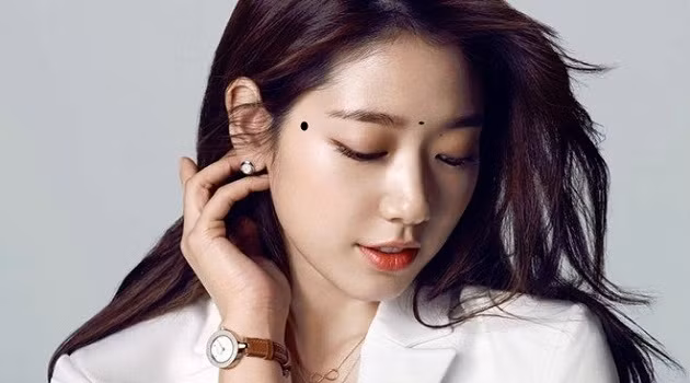 Nốt ruồi ở khóe mắt hút lộc