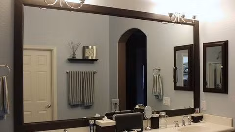 Bỏ đi những chiếc gương soi cũ 