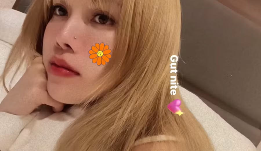 Cách đây 1-2 ngày Thiều Bảo Trâm vẫn đeo chiếc khuyên mũi.