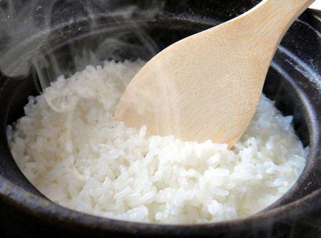 Đến bây giờ, anh chàng vẫn không hề đụng vào cơm. (Ảnh minh họa). Đến bây giờ, anh chàng vẫn không hề đụng vào cơm (Ảnh minh họa)