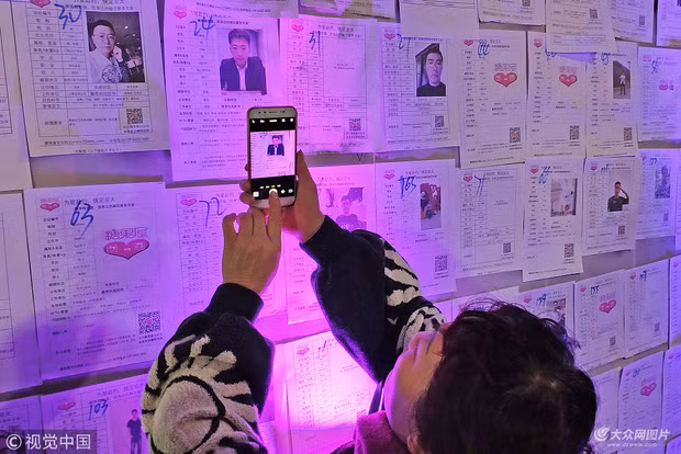 Từ yêu cầu cao đến lúc những người đàn ông phải hạ tiêu chí và thậm chí chỉ cần nửa kia là nữ