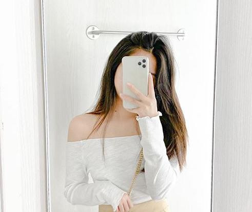 Nàng nào tự tin mình sở hữu body chuẩn đét thì ngay rinh em ngày về vì khi phối với chân váy ngắn như cô bạn trong hình hay quần jeans ống loe chắc chắn là cho bạn một tổng thể hoàn mỹ hơn bao giờ hết. Nàng nào tự tin mình sở hữu body chuẩn đét thì ngay rinh em ngày về vì khi phối với chân váy ngắn như cô bạn trong hình hay quần jeans ống loe chắc chắn là cho bạn một tổng thể hoàn mỹ hơn bao giờ hết.