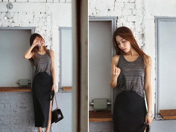 Tanktop mix với chân váy bút chì xẻ tà tạo nên vẻ nữ tính. Empty