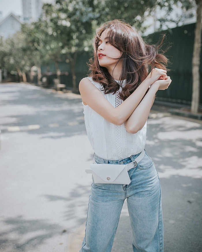 Tanktop màu trắng vừa xinh đẹp vừa năng động. Empty