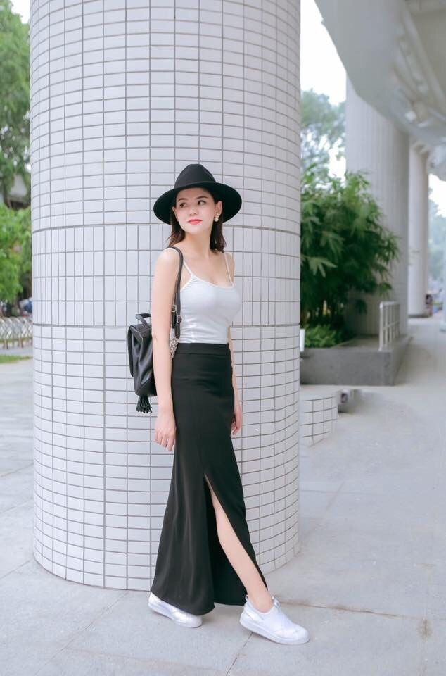 Trở thành một quý cô sang chảnh với chân váy dài, xẻ tà. Empty