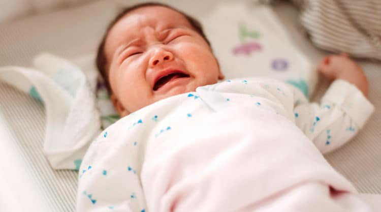 5 biểu hiện chứng tỏ con bạn đang chậm phát triển, nên cho bé đi kiểm tra ngay ảnh 2 Trẻ không quan tâm tới môi trường xung quanh