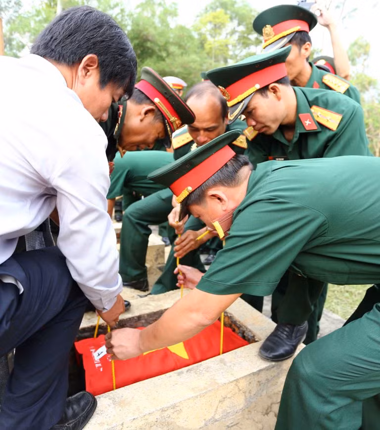 Đưa các chiến sĩ trở về đất mẹ