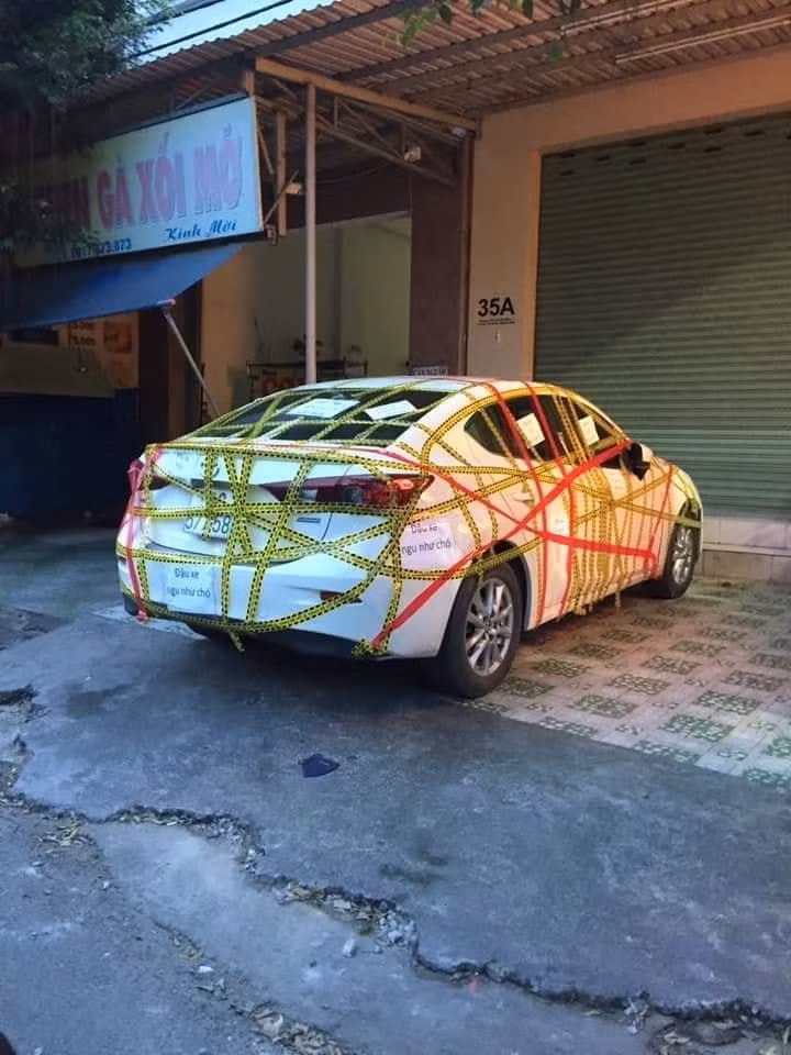 Cộng đồng mạng - Đỗ xe chắn kín cửa, chủ nhà viết tờ giấy 