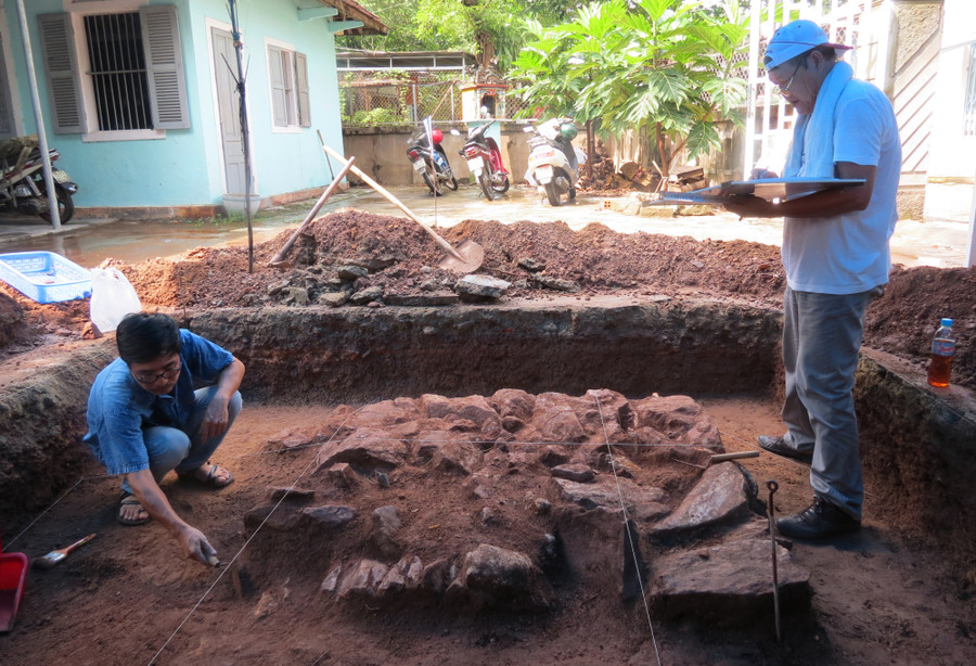 Kiến trúc đá ở hố số 5 sau khi được khai quật thêm hứa hẹn sẽ có nhiều thông tin thú vị