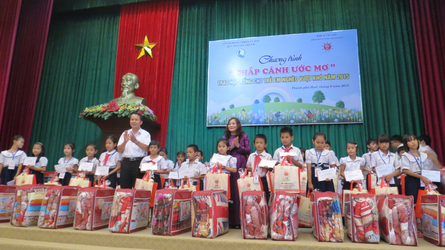 Học bổng sẽ giúp học sinh nghèo Thừa Thiên Huế giảm bớt khó khăn, vươn lên trong học tập