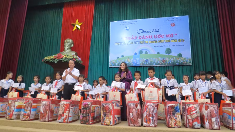 Học bổng sẽ giúp học sinh nghèo Thừa Thiên Huế giảm bớt khó khăn, vươn lên trong học tập