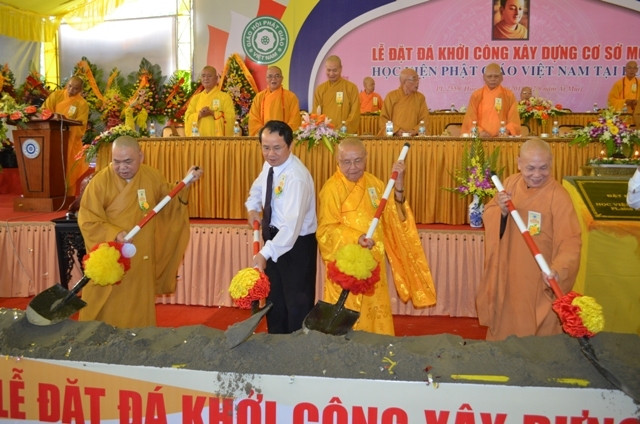 Nghi lễ đặt đá khởi công xây dựng cơ sở Học viện Phật giáo Việt Nam tại Huế