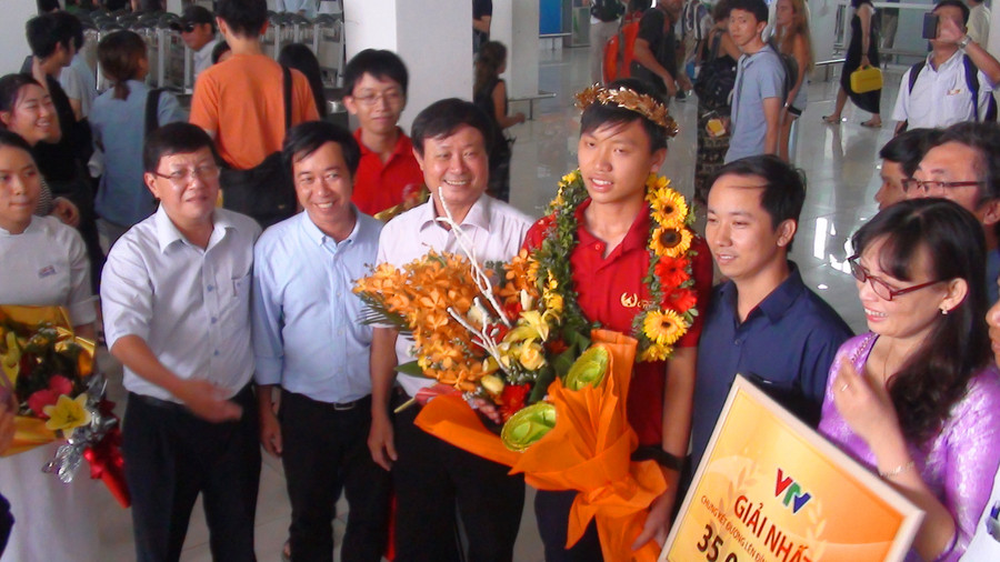 Chào đón nhà vô địch trở về ở sân bay Phú Bài - Huế