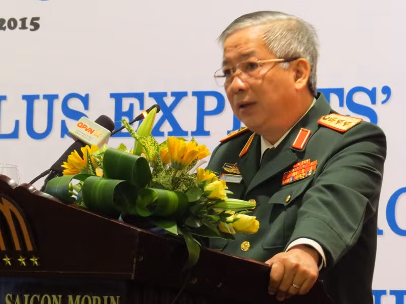 Thượng tướng Nguyễn Chí Vịnh - Thứ trưởng Bộ Quốc phòng - phát biểu tại hội nghị