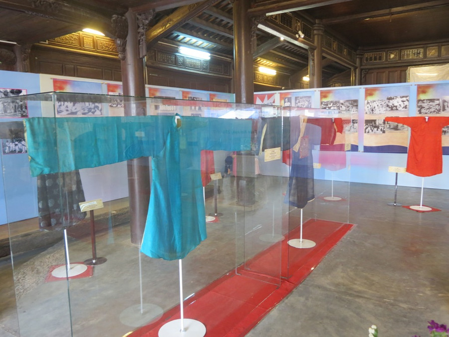 Không gian triển lãm áo dài Việt