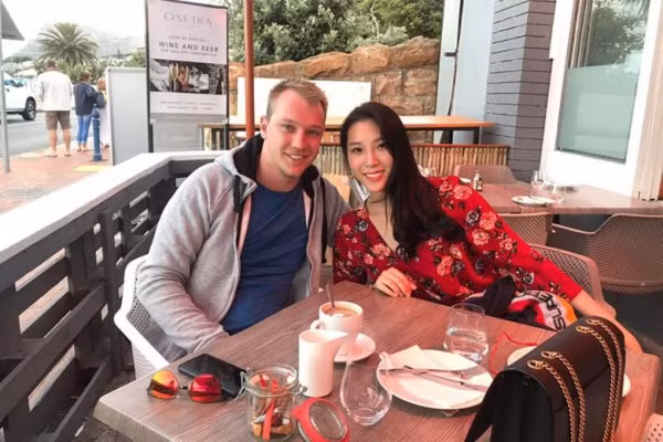 Sự ra đi của siêu mẫu 23 tuổi người Malaysia là một hồi chuông cảnh tỉnh cho việc làm đẹp thiếu khoa học.