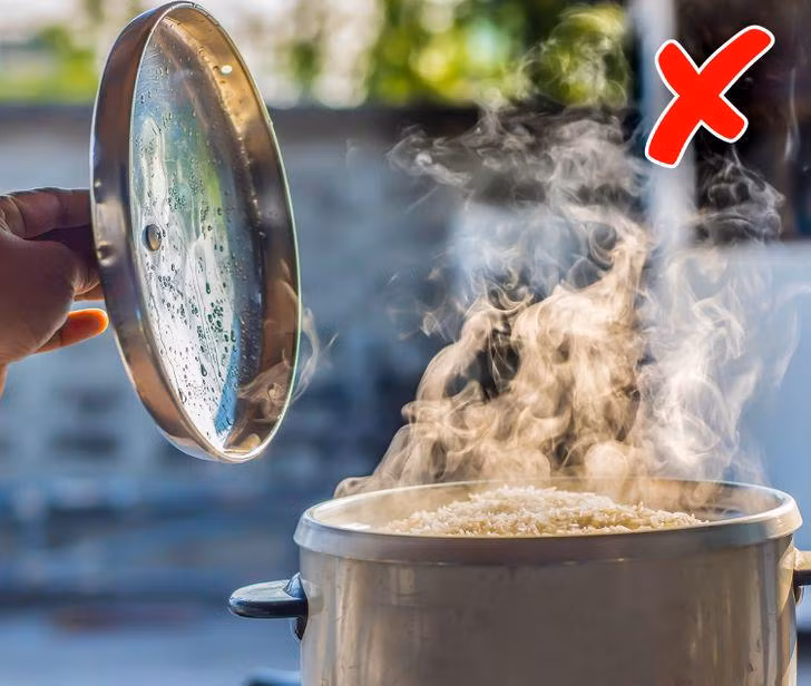 10 lỗi nấu ăn có thể làm hỏng cả mâm cơm nhà bạn ảnh 3