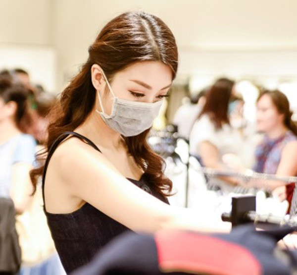 Gợi ý 6 kiểu tóc giúp nàng có đeo khẩu trang cũng không phí hoài nhan sắc ảnh 8 Gợi ý 6 kiểu tóc giúp nàng có đeo khẩu trang cũng không phí hoài nhan sắc ảnh 8